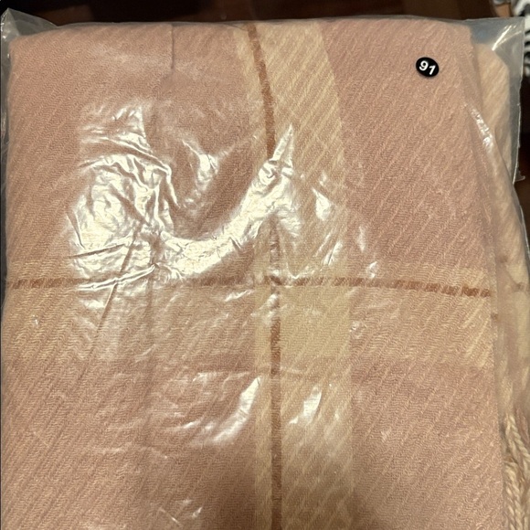 SOFT FASHIONABLE WRAP - Picture 3 of 3